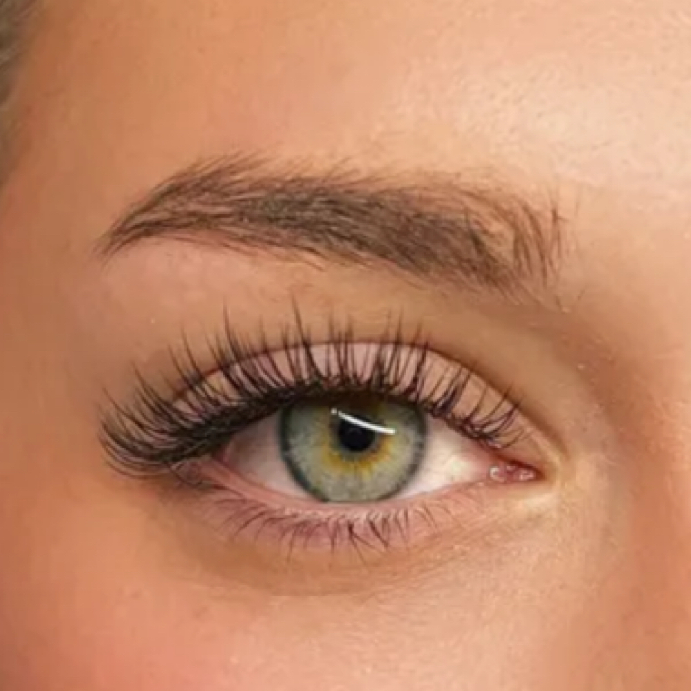 Intermediate Tech Classic Set at Luminous Lashes Brow & Beauty in Bradenton, FL