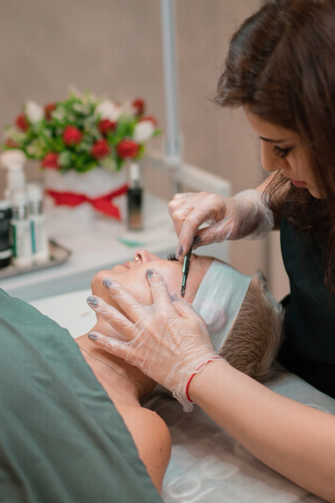 Hydrodermabrasion + Dermaplane