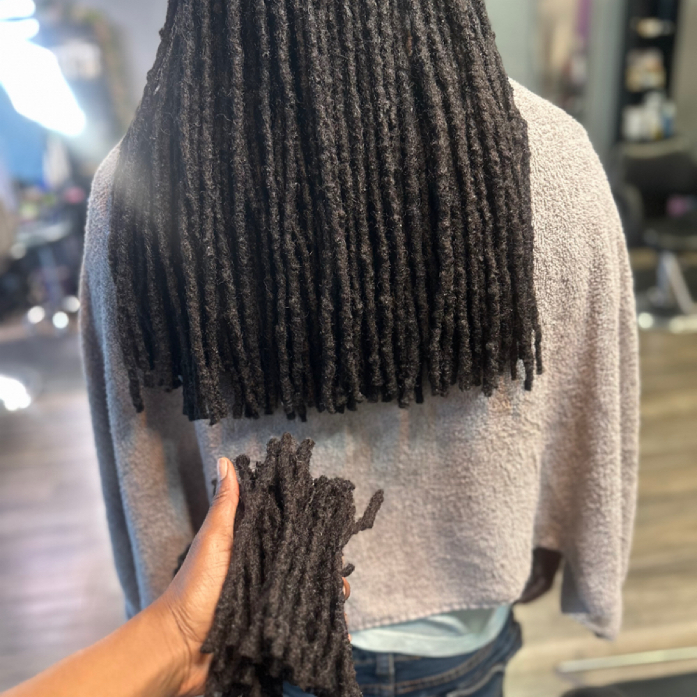Loc Trim at Twisted Loc Lounge in Sacramento, CA
