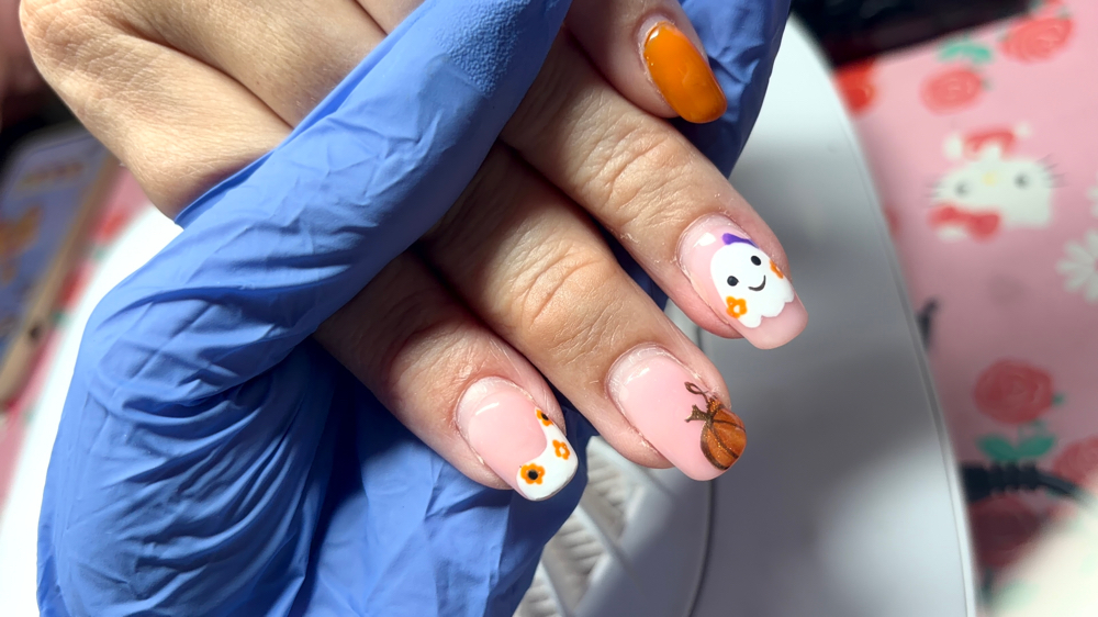 Retoque at Spooky  Nails in Ponce, PR