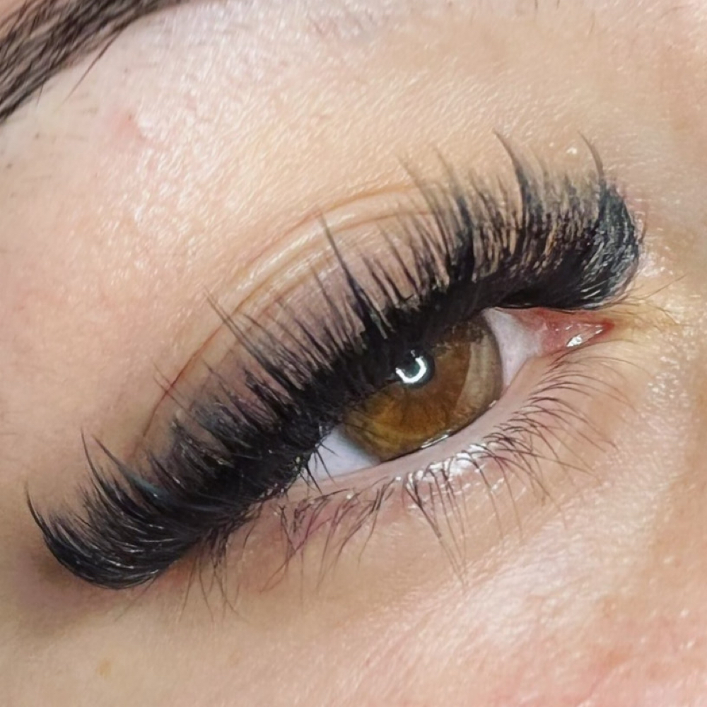 Wispy Full Set at Esthetics by Alyssa in West Islip, NY