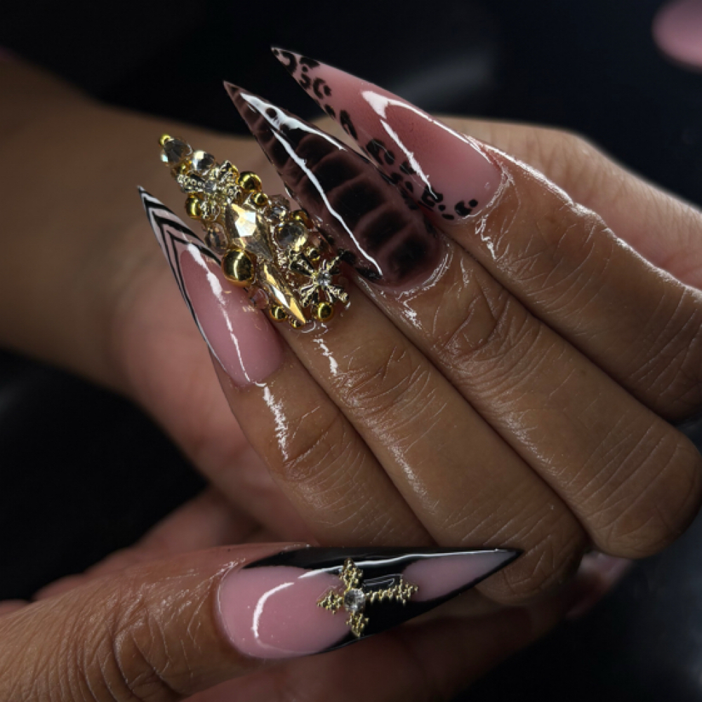 Full SET (MEDIUM L OR LONG) at Invy The Nail Bar in Little Rock, AR