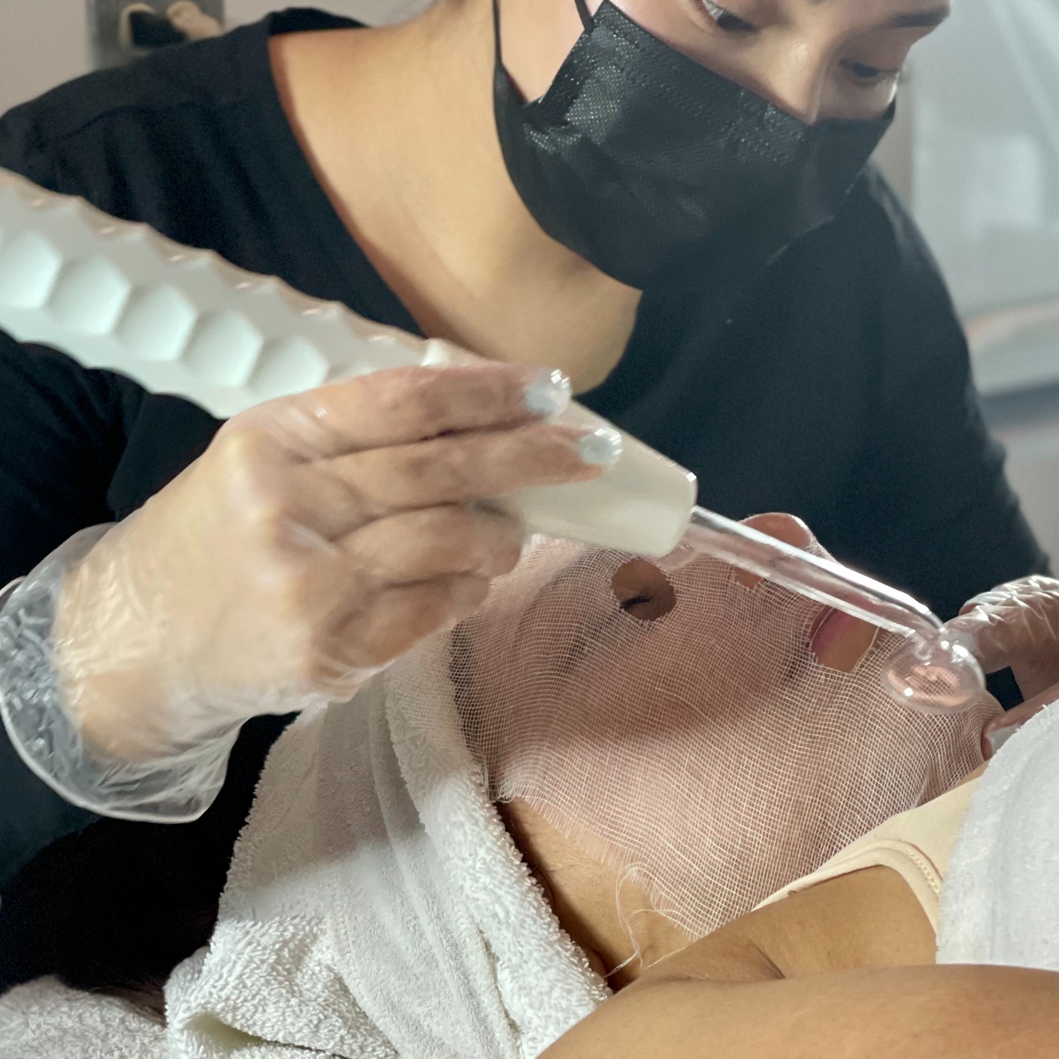 High Frequency Add On at VidaLuz Skin Atelier in Rolling Meadows, IL