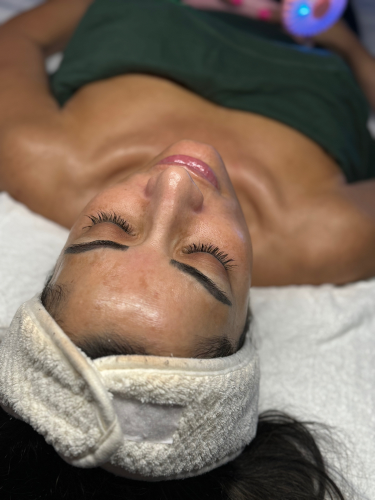 Signature Facial (Relax & Glow)