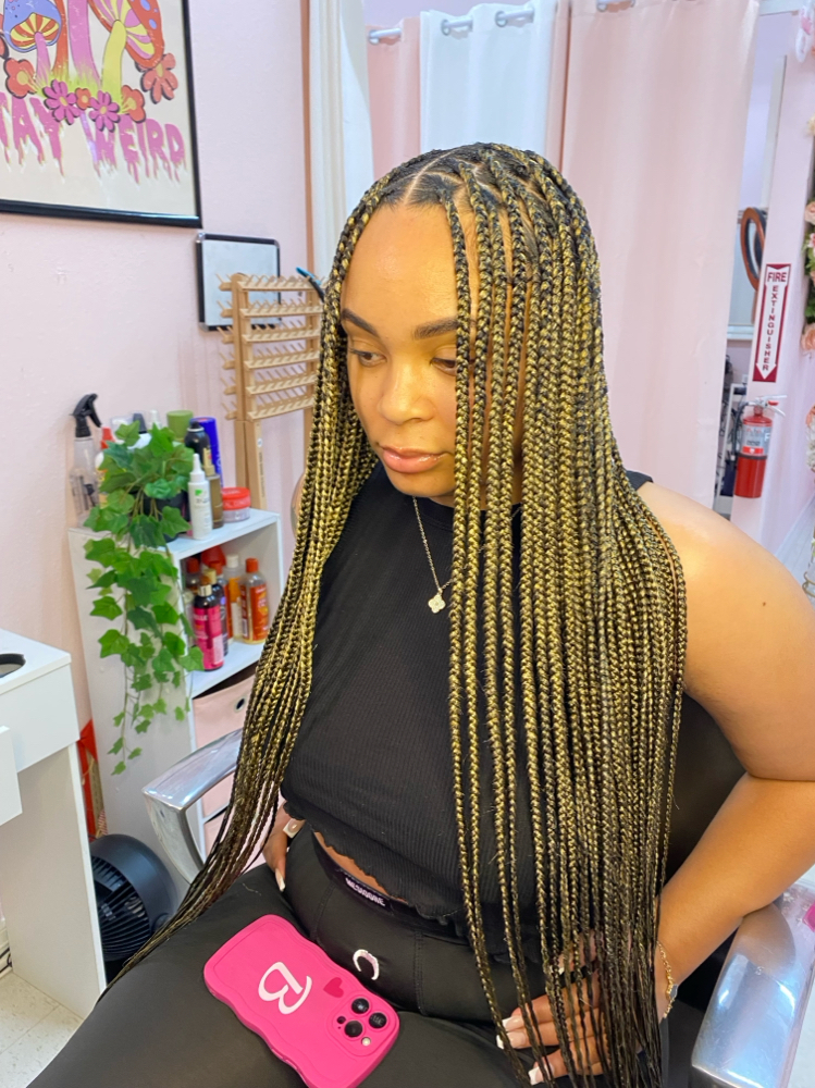 Smedium Knotless Braids