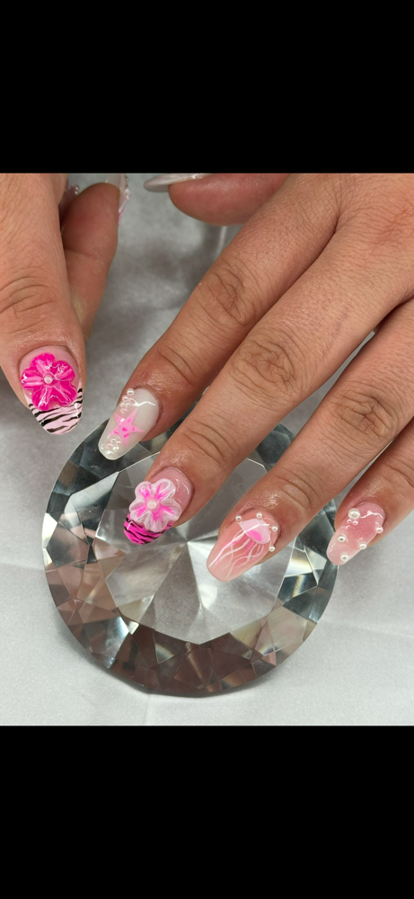 Almond nail shape at nailssbydidi in East Hartford, CT
