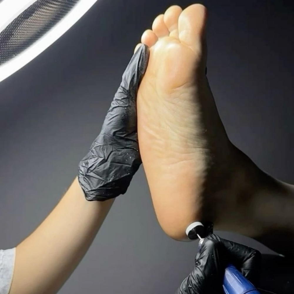 Dry Russian Pedicure at Le Beauté Aqua Beauty Bar in Cape Coral, FL