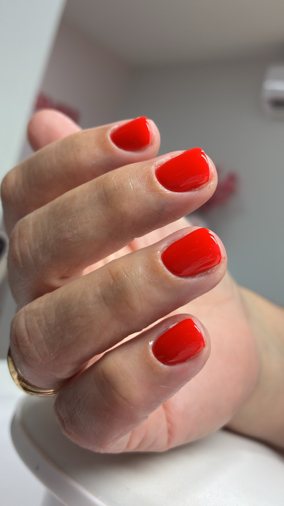 Esmaltado En Gel Cortas at Bloom Nails Studio in Vega Baja, PR