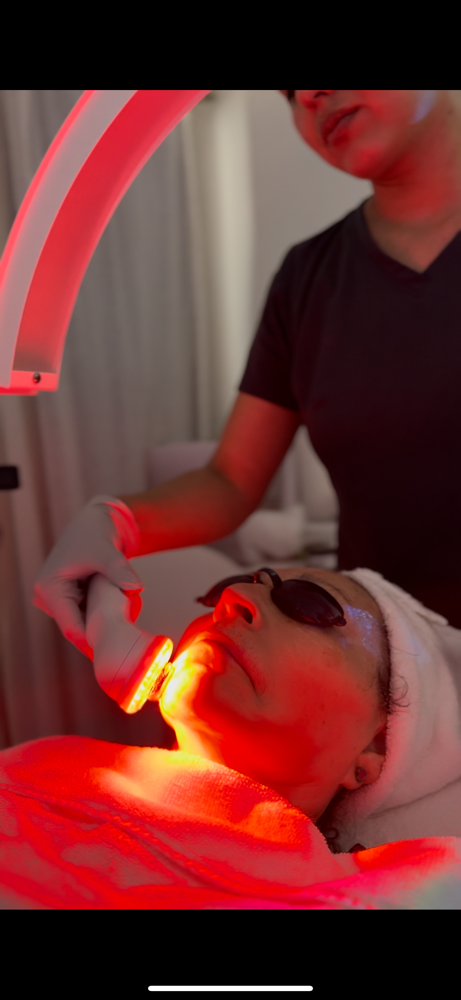 RADIOFREQUENCY FACIAL