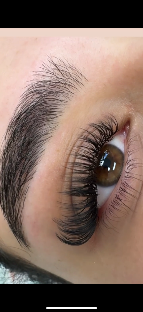 Brow Thread + Henna $35 (10/24)