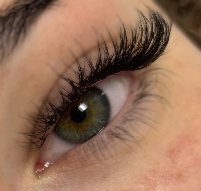 Hybrid Eyelash Extensions