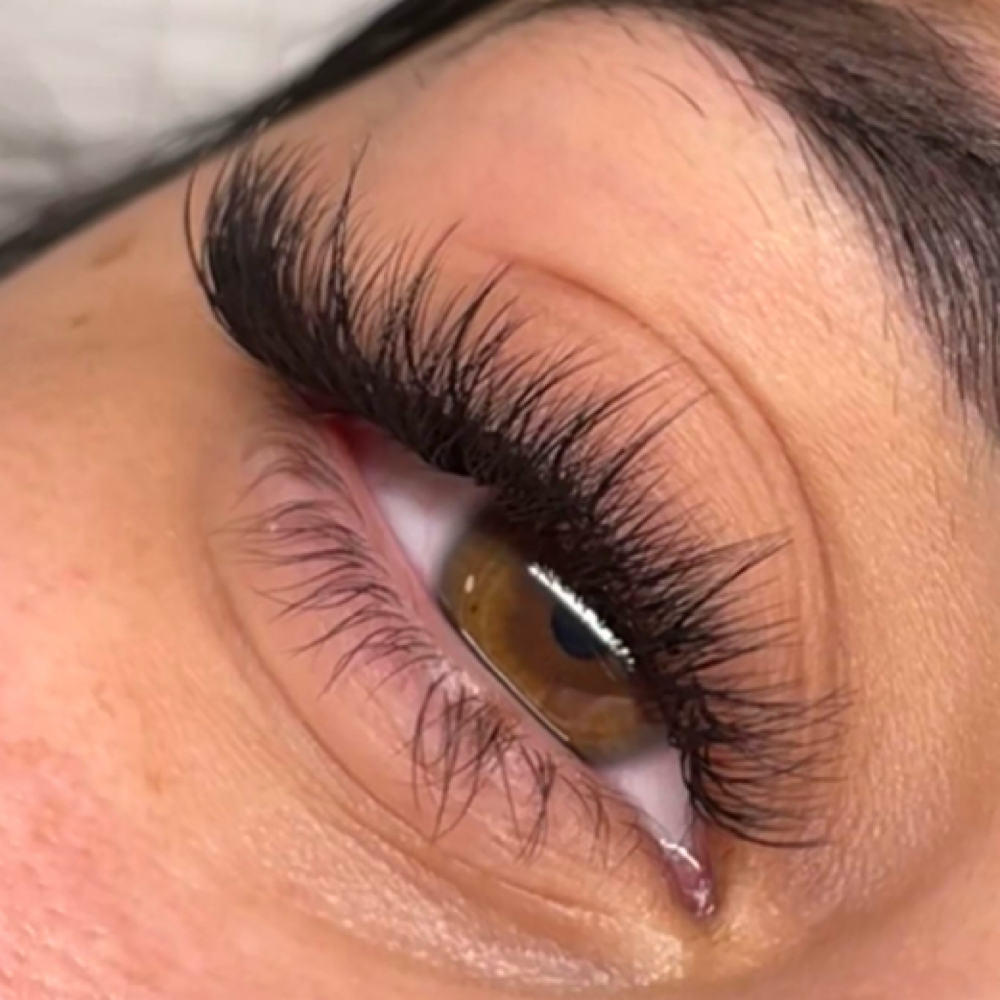 Hybrid Full Set at Butterfly Kiss Lashing in Turlock, CA