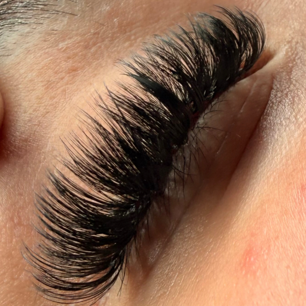 LASH FILL at Empress Beauty Studio LLC in Waukegan, IL