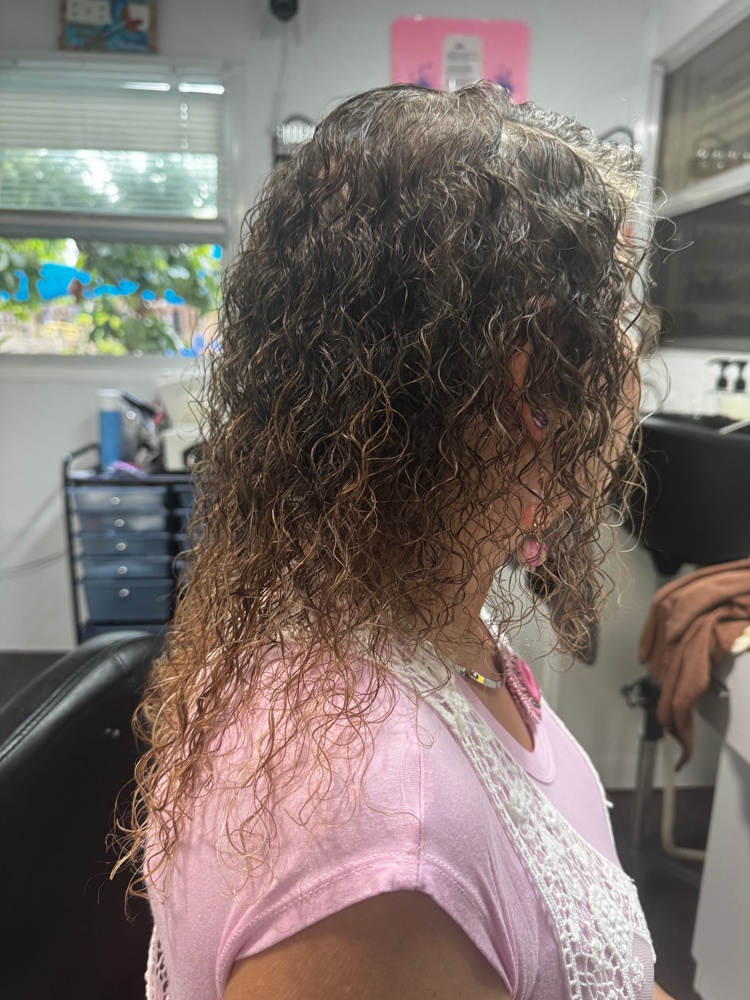 Hair Permanent / La Permanente at Bianca’s Beauty Salon in Miami Gardens, FL