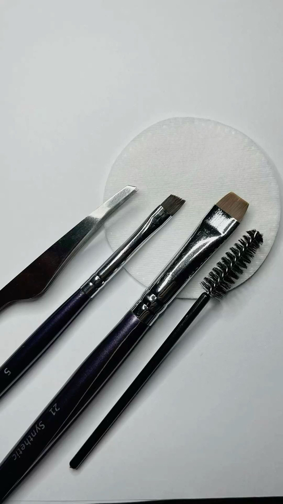 Deluxe Brow Lamination + Dye
