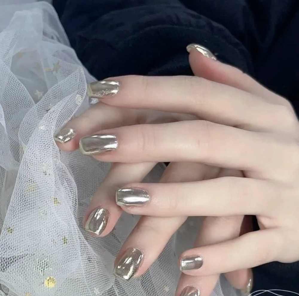 Chrome Powder  炫酷魔镜粉 at FONG'S NAIL STUDIO in Renton, WA