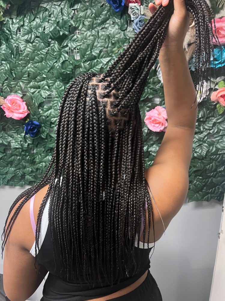 Smedium knotless braids