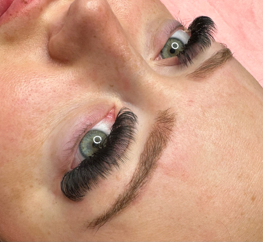 Mega Volume Lash Extensions