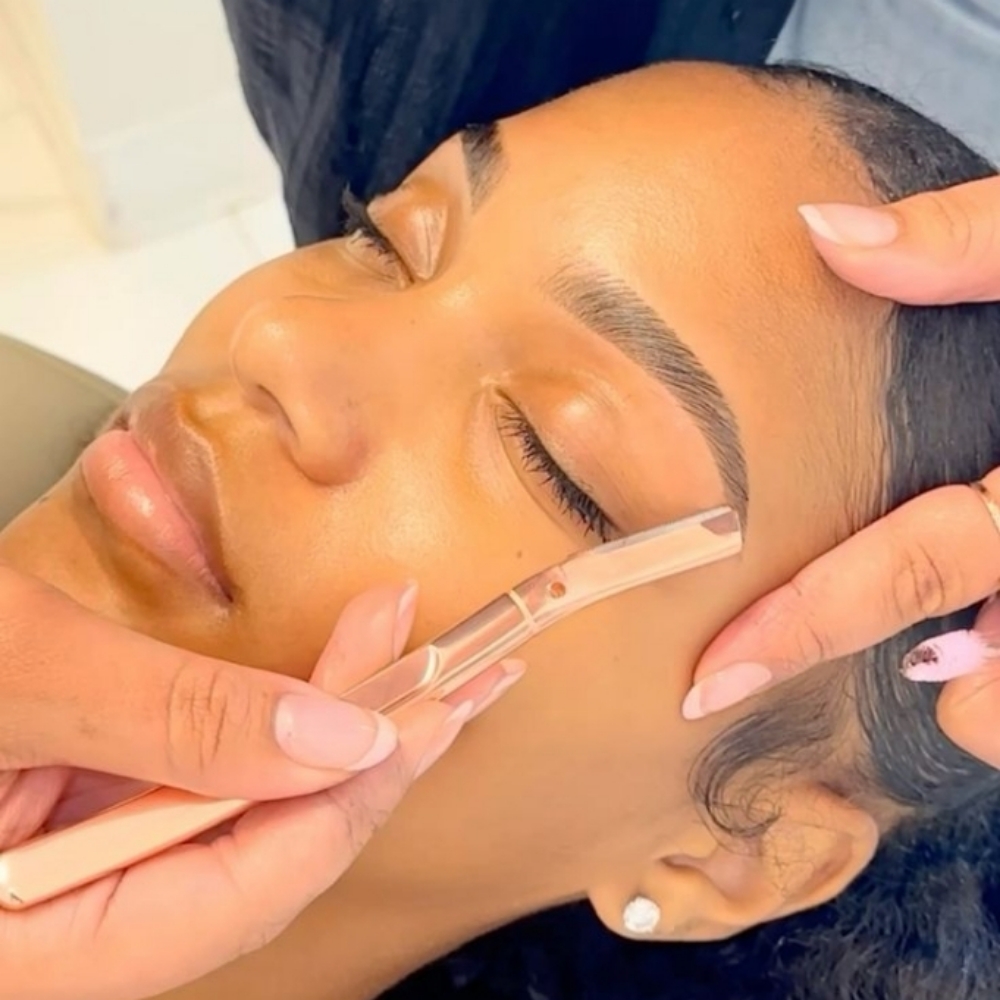 Eyebrow Shaping at La Bella Aura ✨ in Hudson, FL