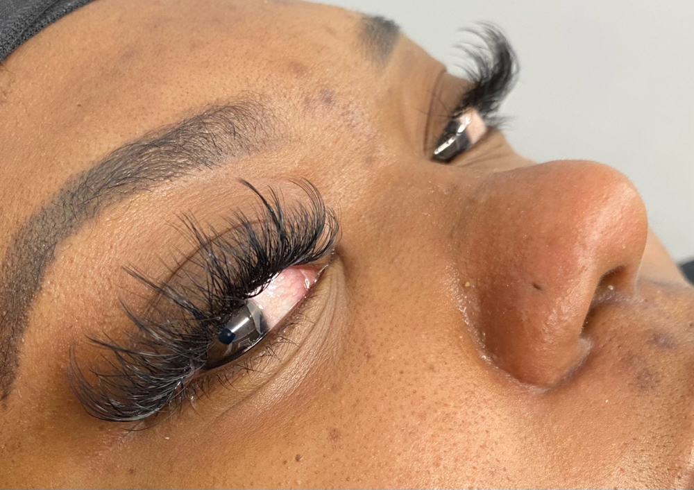 Volume Lash Extensions: Full Set