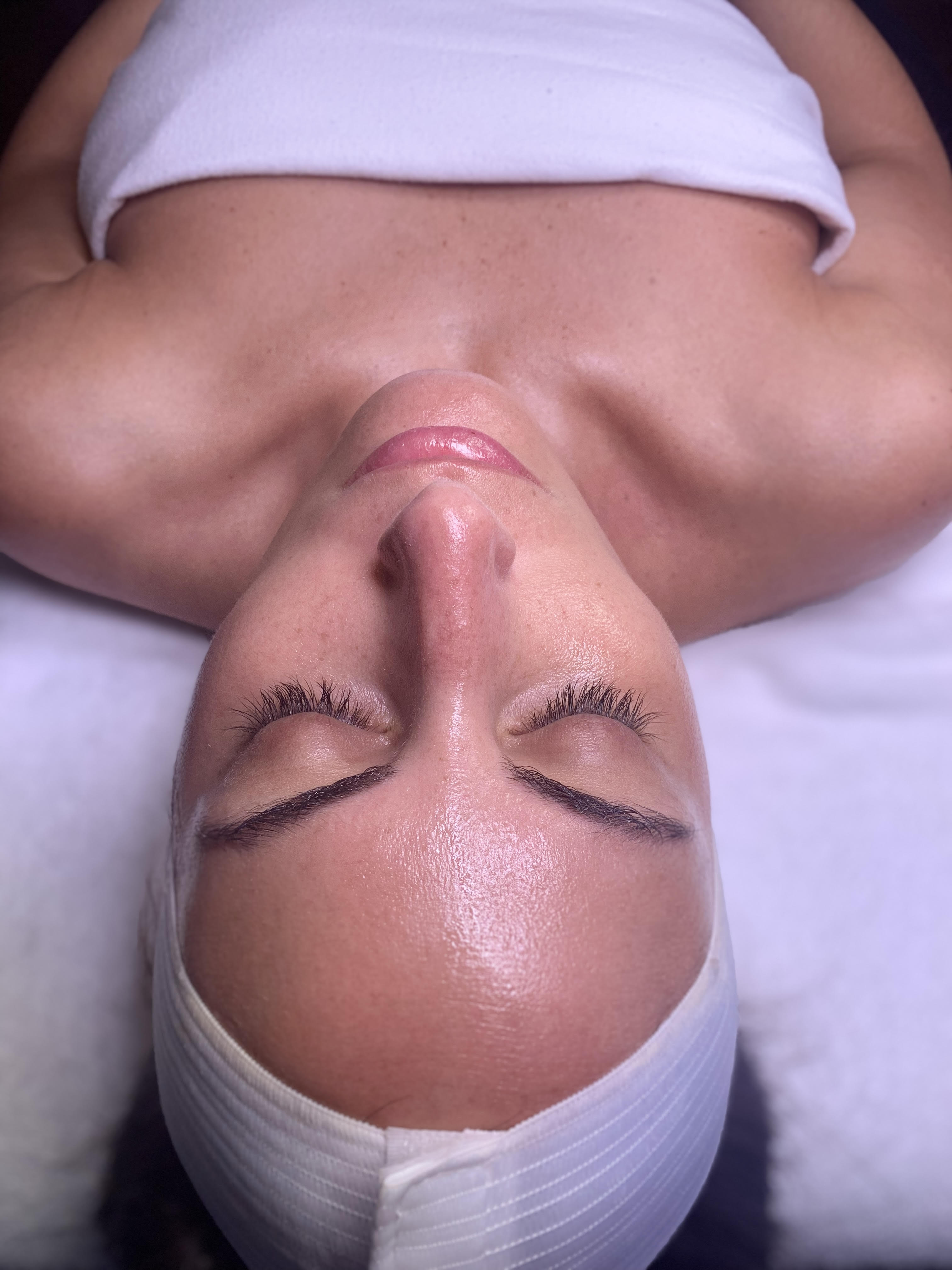 Deluxe Hydrafacial Experience