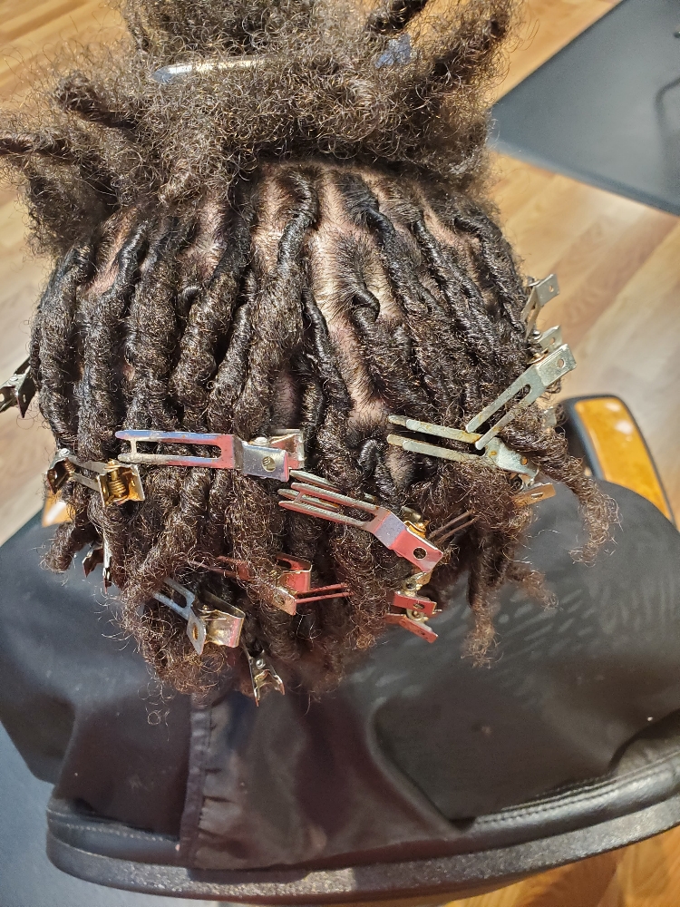 Start Locs (Comb Twist Method)