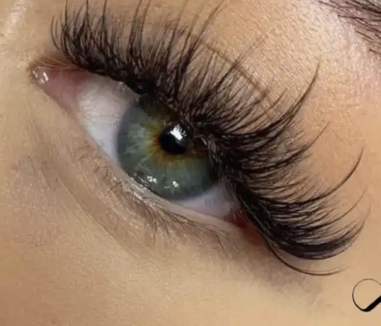 Wispy Eyelash Extension