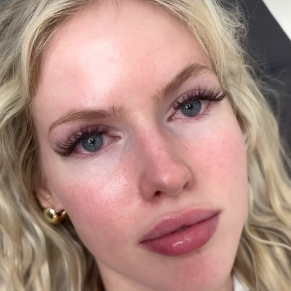 Hybrid Lash Set Initial at G Aesthetics Studio in Brookfield, IL