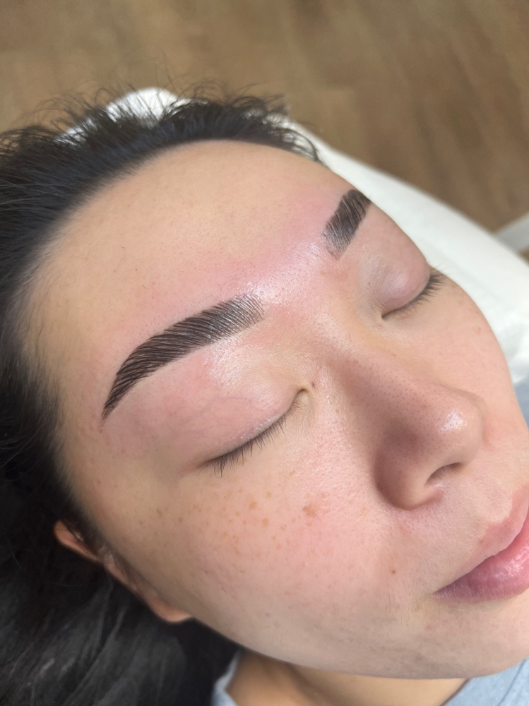 Brow Consultation / Patch Test