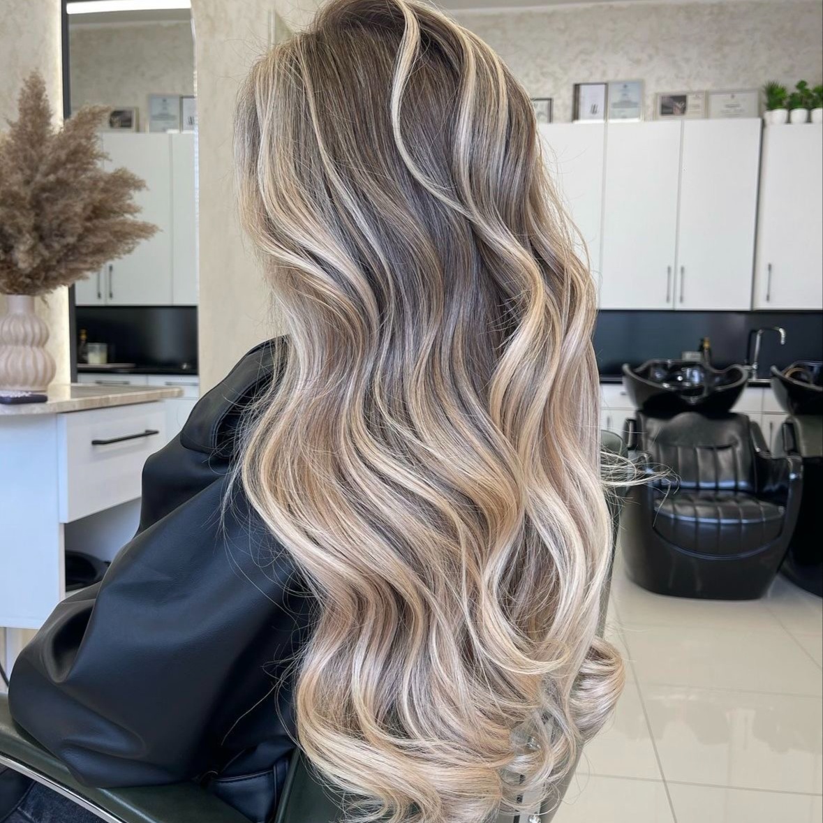 HEAVY Highlight W/ Tip Out at All Dolled Up Beauty Bar in Stephenville, TX