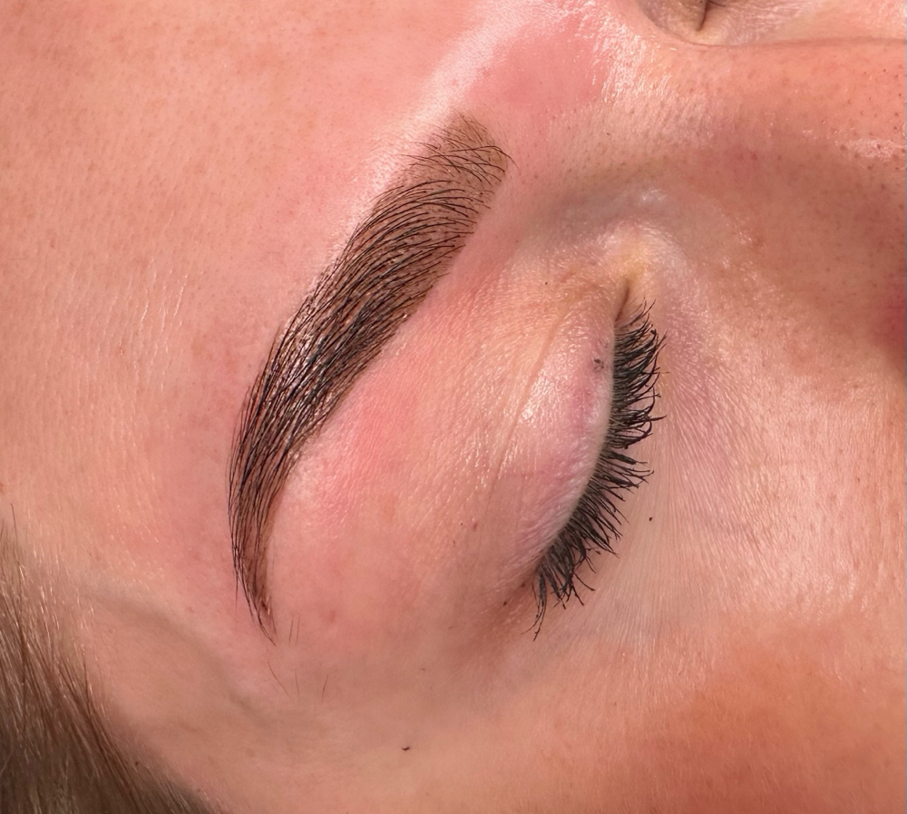 Brow Henna + Wax