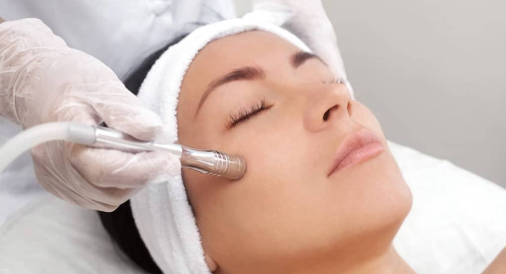 MICRODERMABRASION FACIAL