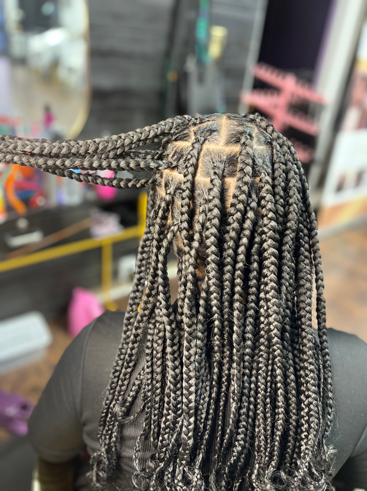 Smedium Knotless Braids