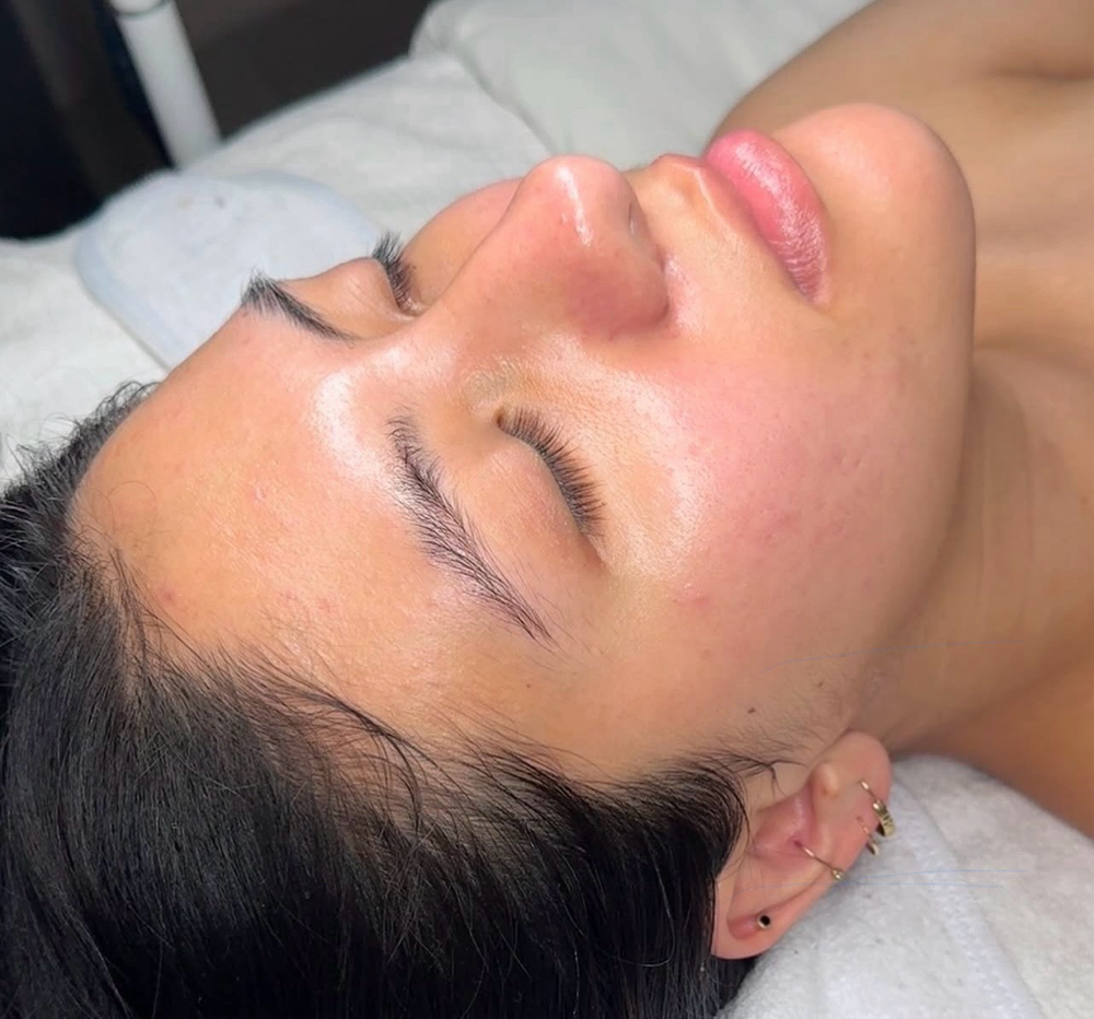 MONTHLY MAINTENANCE: FULL FACIAL