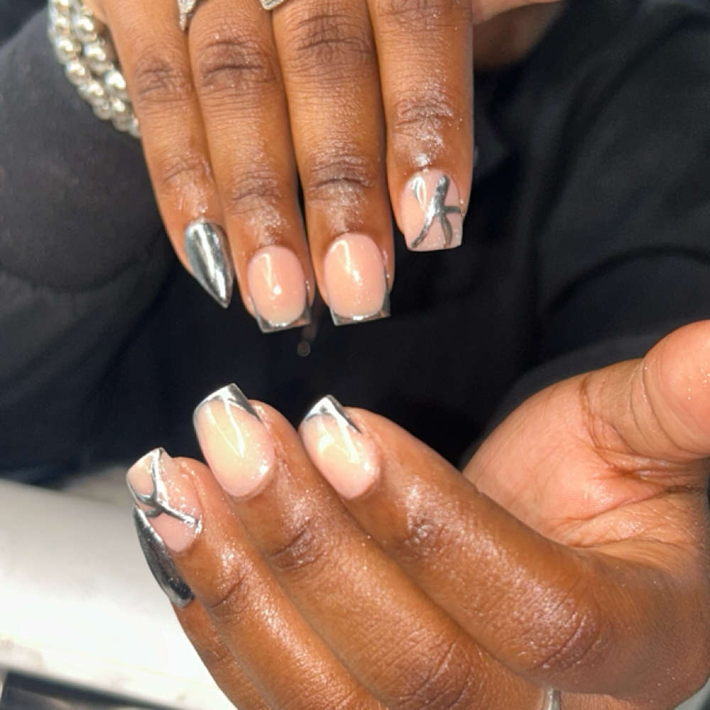 Short Set at La’s Nail Lab in Chicago, IL