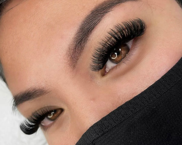 Mega Volume Lashes
