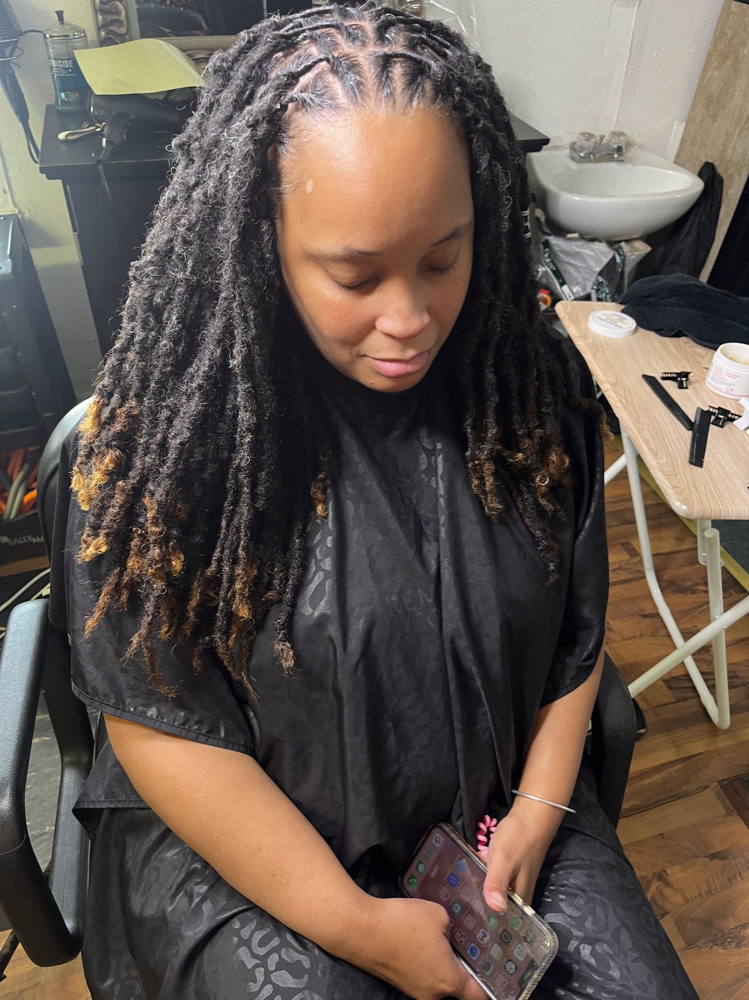 Women Retwist And Style
