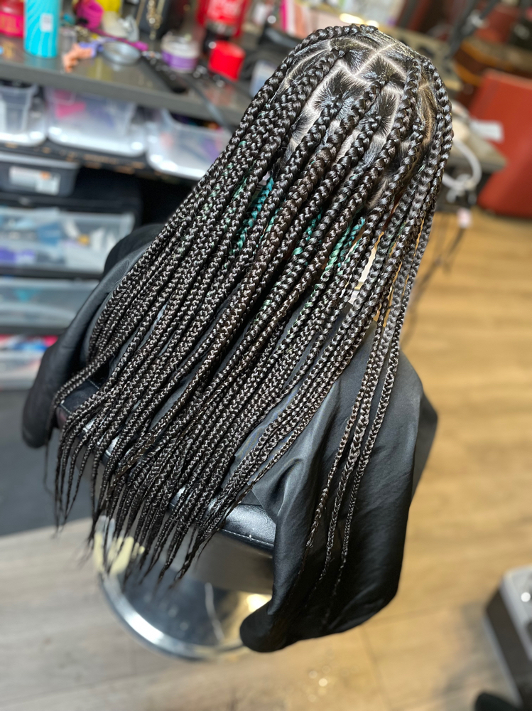 Meduim Knotless Lower Back Length