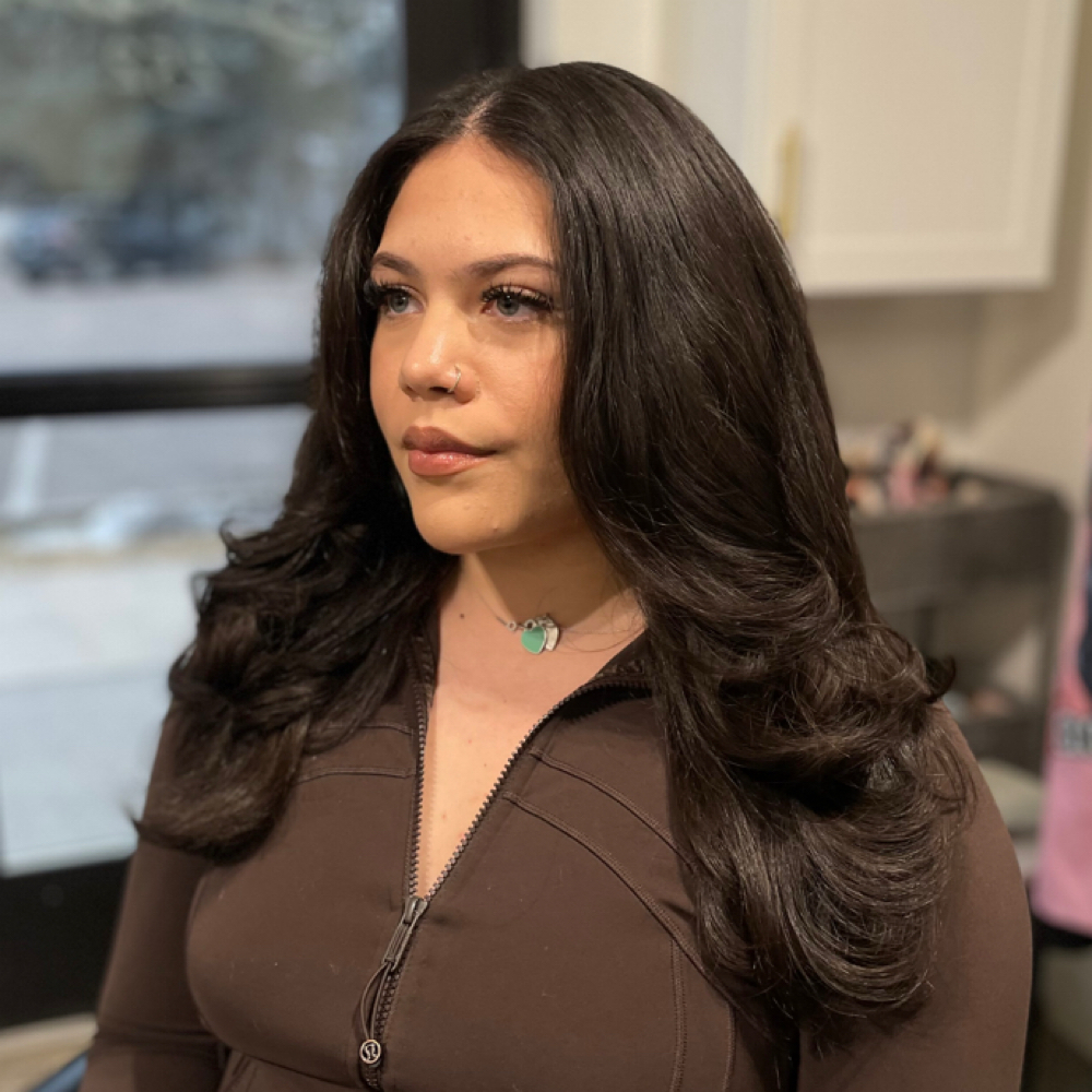 Shampoo & Blowdry 1hr at SnoozeMua in West Saint Paul, MN