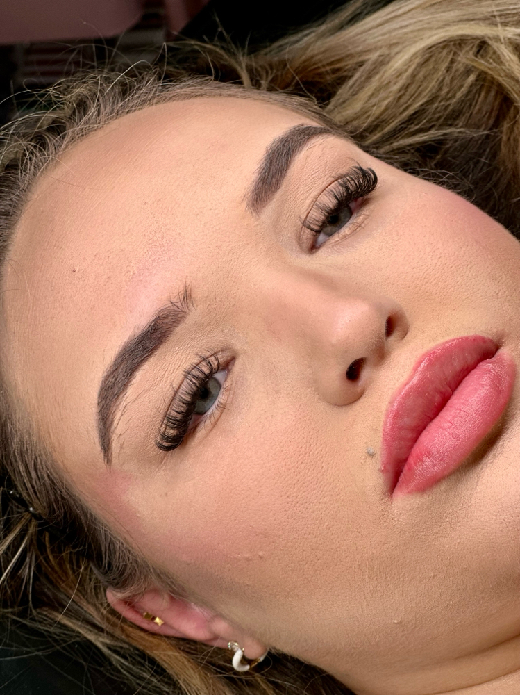 Volume Lash Extentions