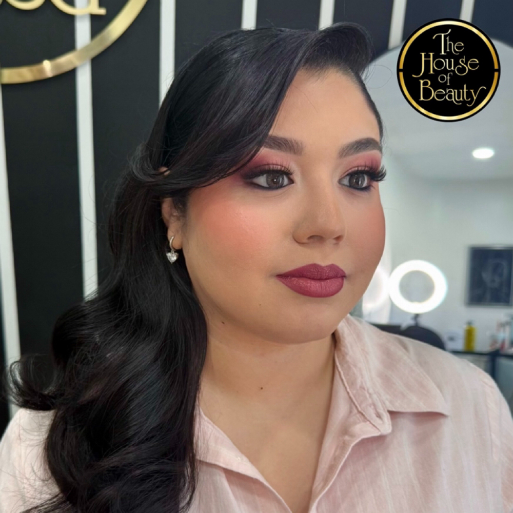 Personal Makeup Lesson at The House Of Beauty in Laredo, TX