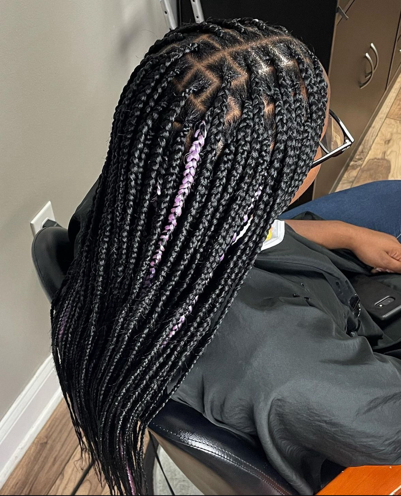 Knotless Braids (Medium)