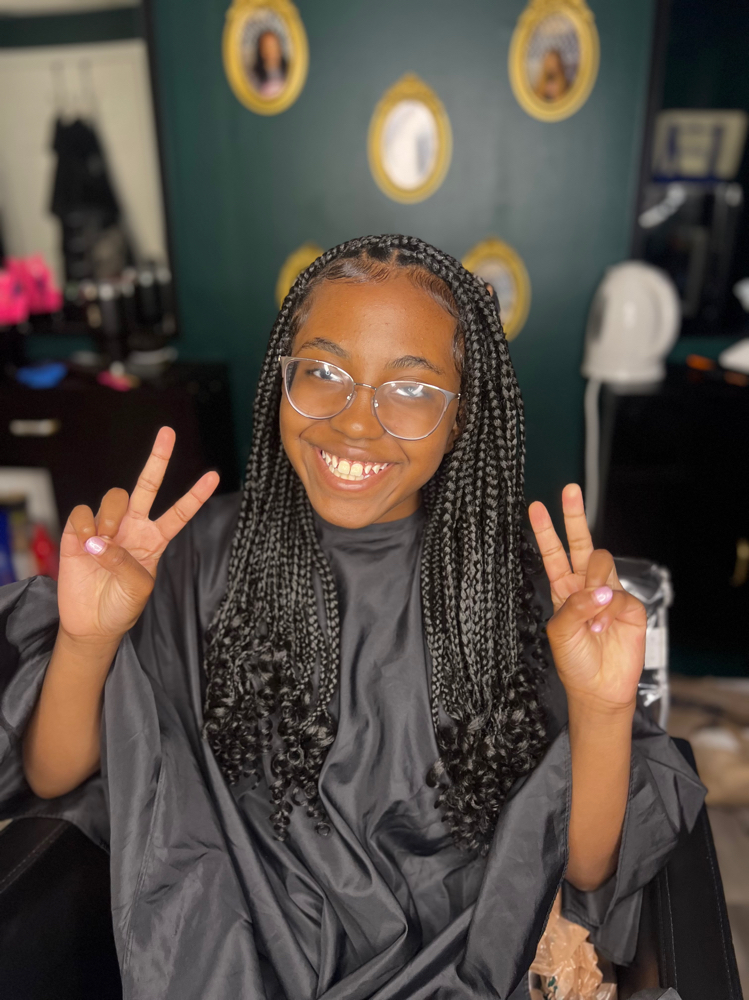 Medium Knotless (Midback)