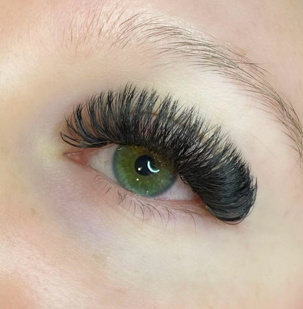 Mega Volume Lashes