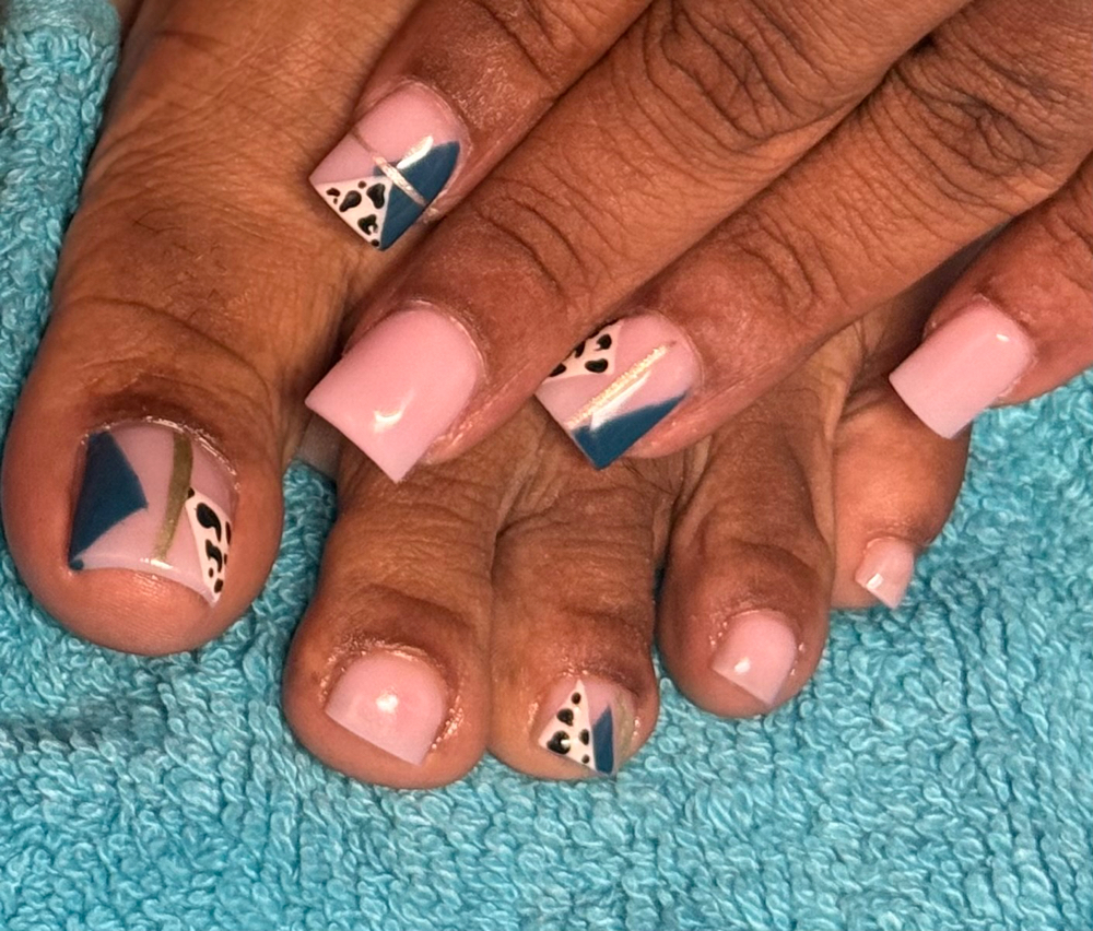 Short Full Set at Tipped by Tynee in McComb, MS