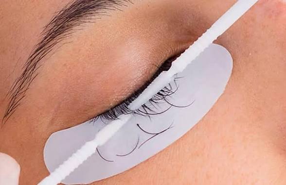 Lash  Extension removal