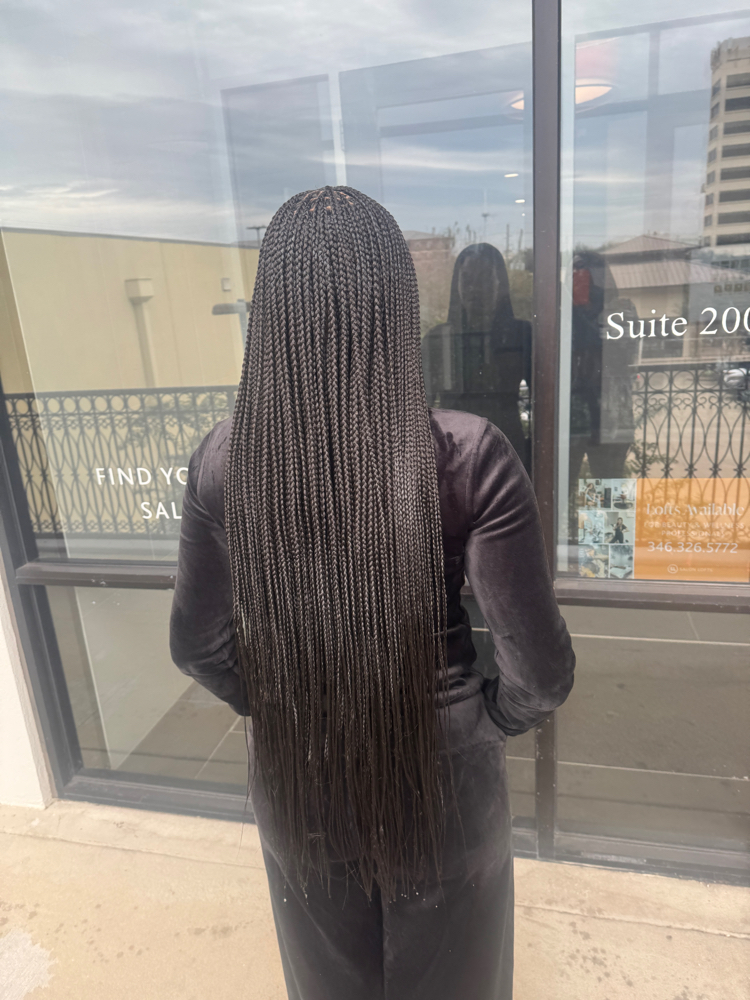 Knotless Butt Lenght at Fifi in Houston, TX