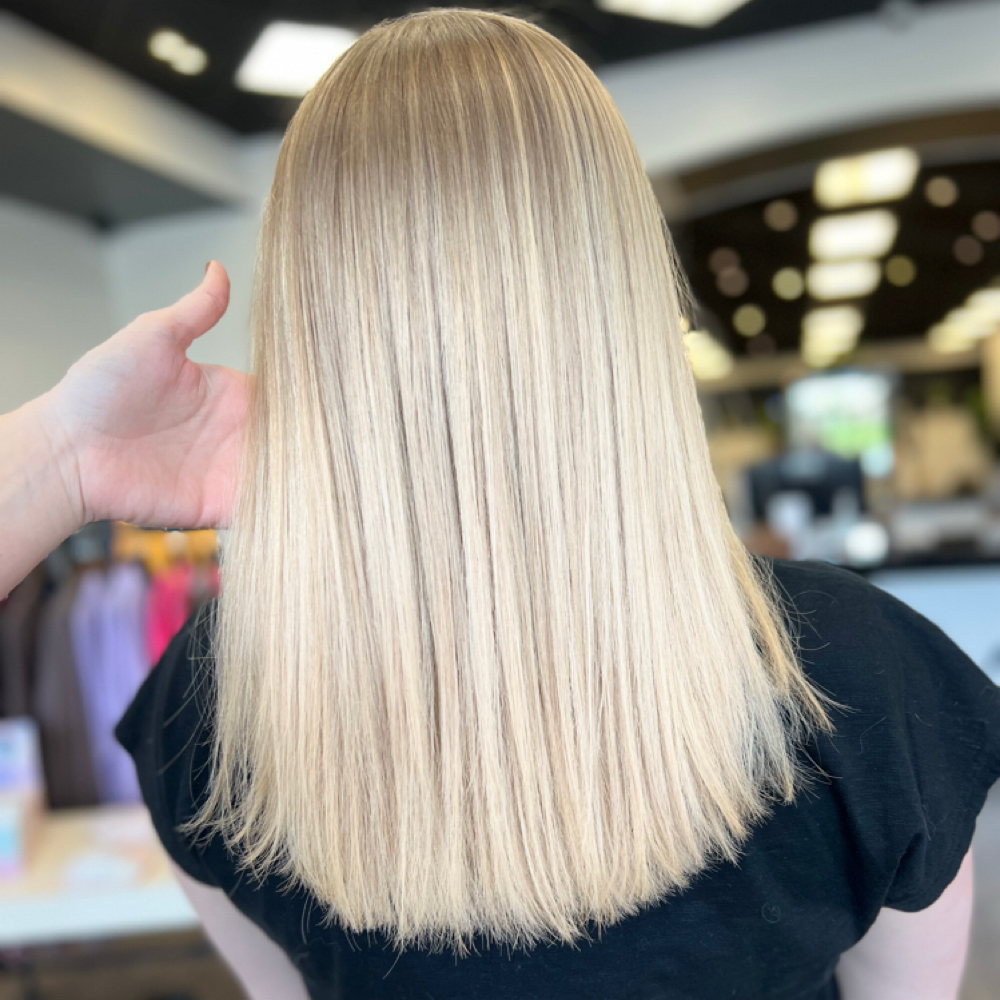 Platinum Root Touch Up at Erin Sizemore in Barbourville, KY