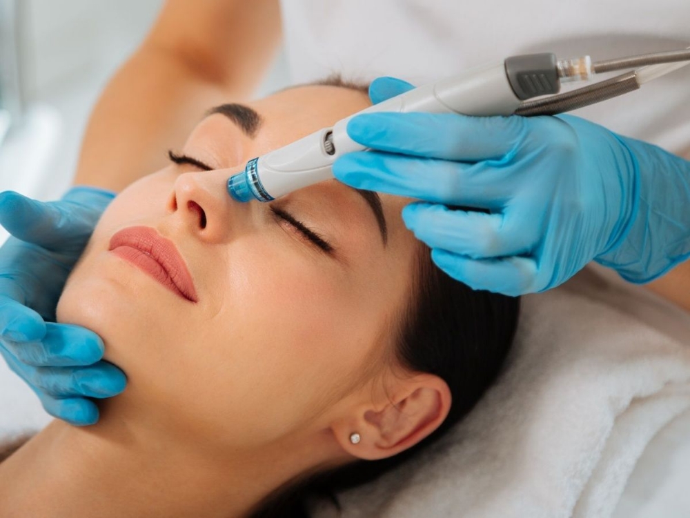 Hydro-Facial + Dermaplane