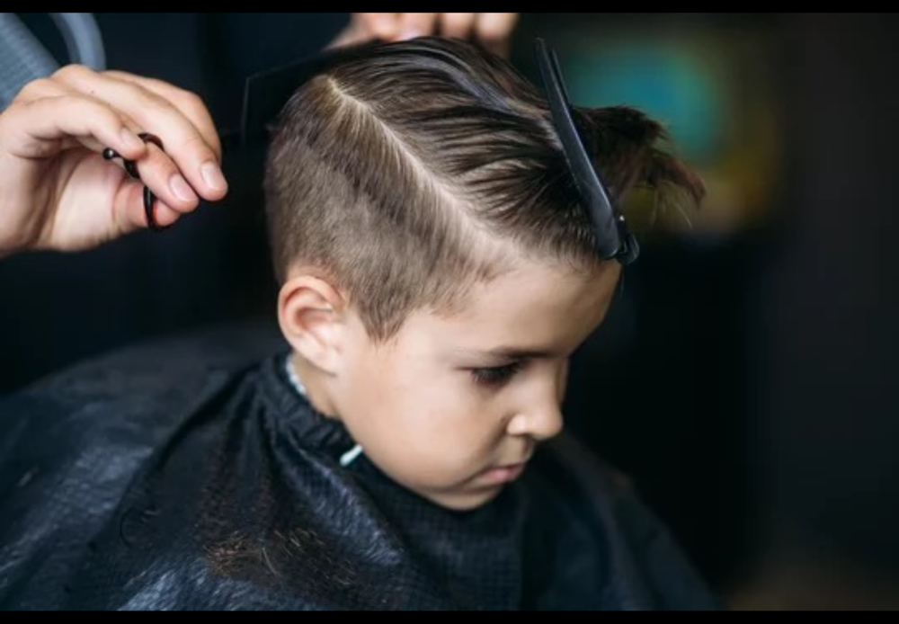 Mens Classic haircut/Corte clásico